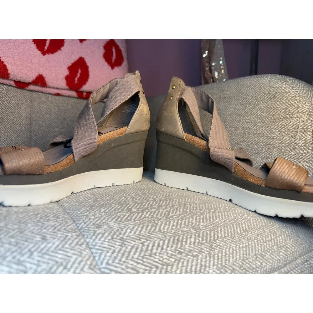 OTBT Half Moon Taupe Leather Elastic Platform Wedge Sandals Womens 10M